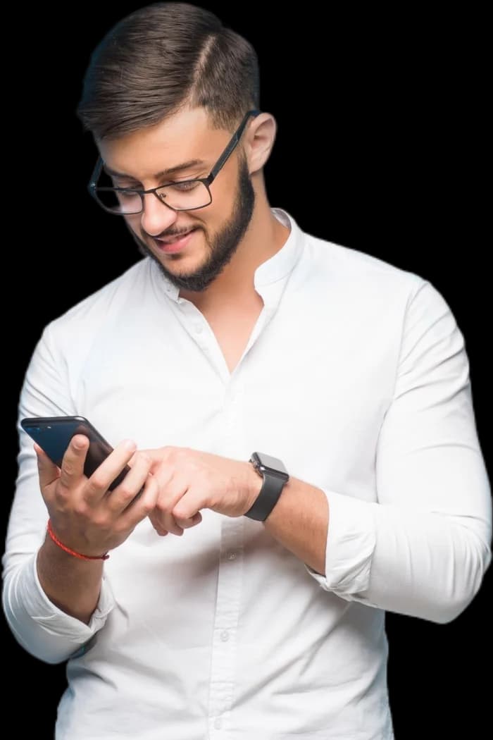 Hombre usando tecnología encriptada